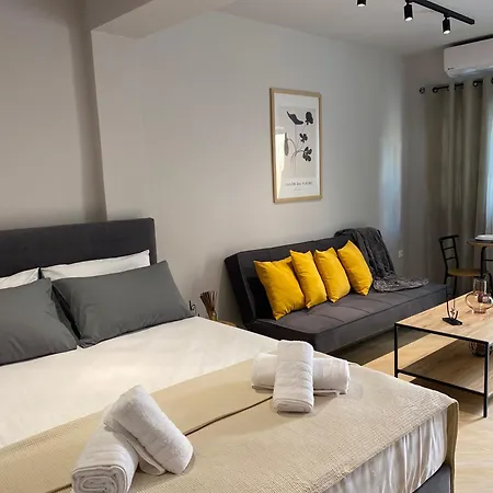 Kalalamata Deluxe * Kalamata