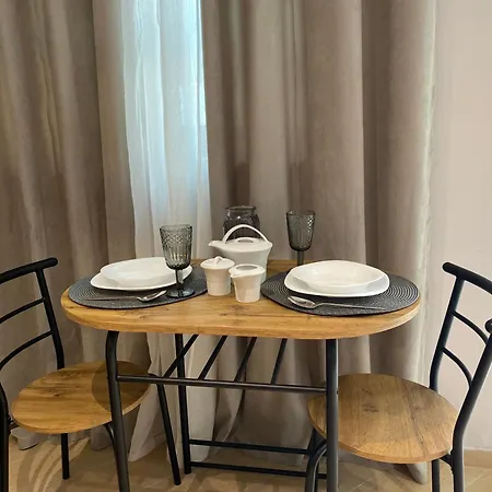 Kalalamata Deluxe * Calamata